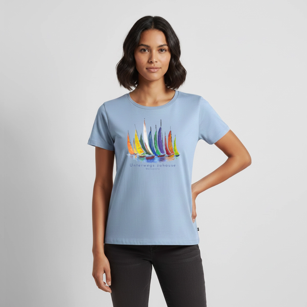 Frauen Bio-T-Shirt „Unterwegs zuhause“ – Nachhaltiges Damen Shirt für Camping, Vanlife, Reisen, Urlaub & Freizeit mit maritimem Design - Hellblau