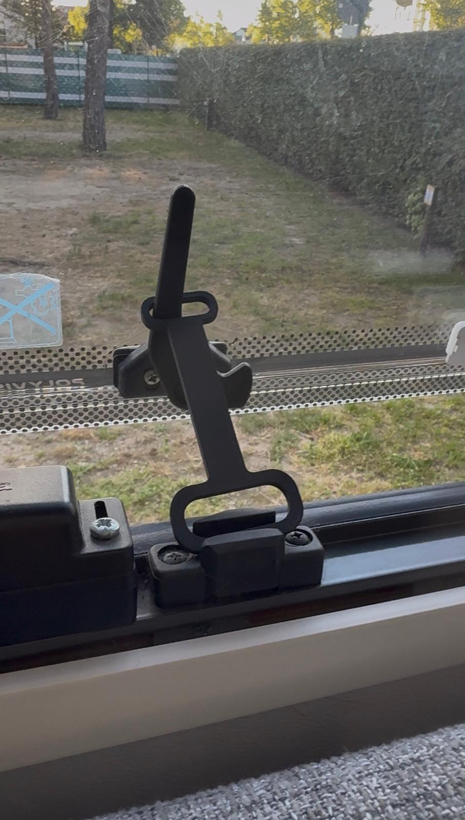Wohnmobil Fenster-Offenhalter – Sichere Fensterlüftung im 2er-Set