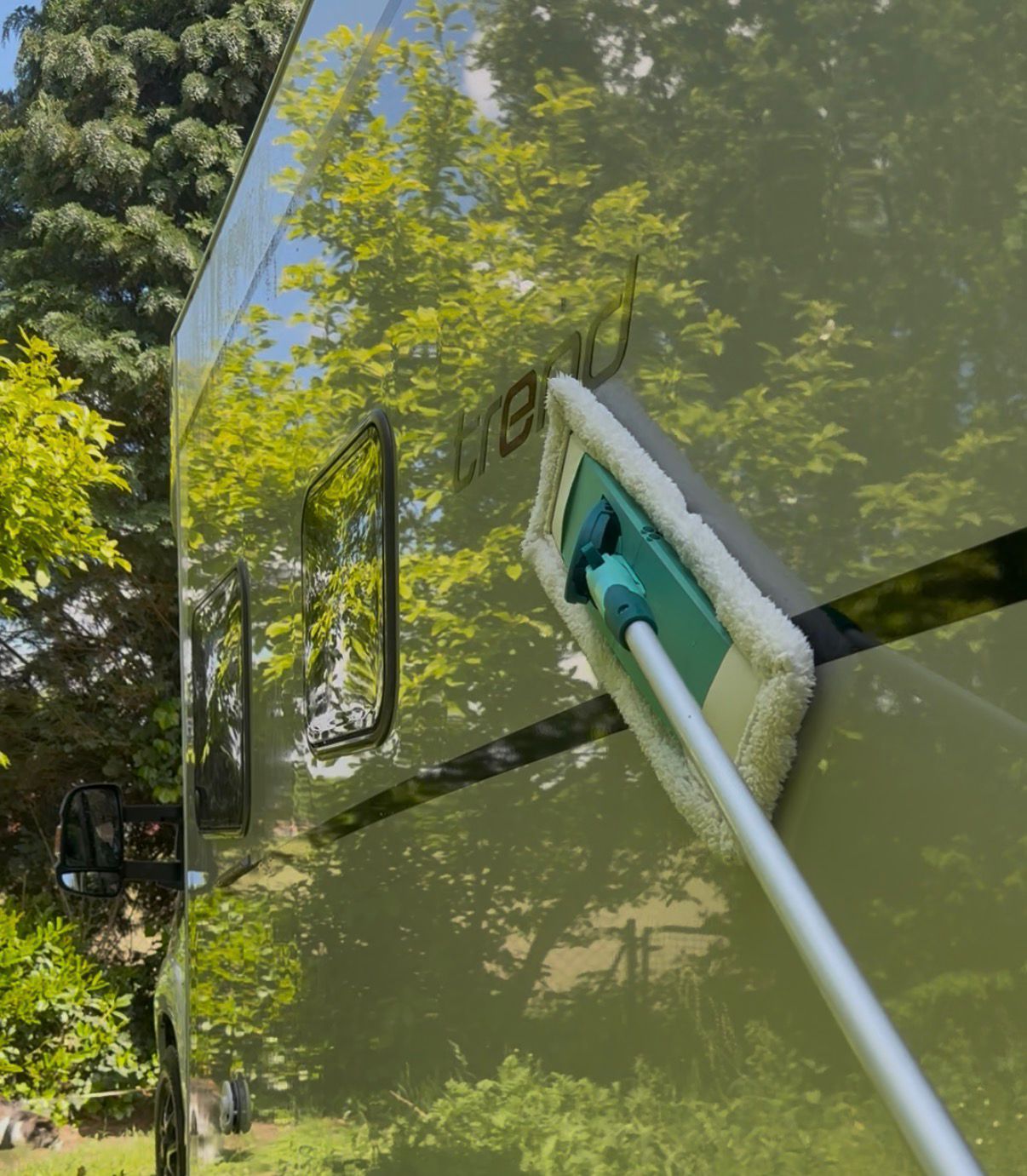 Leifheit Teleskopstiel mit Gummibesen, Fliesenwischer und Klappwischer – Reinigungsset für Wohnmobil & Camper
