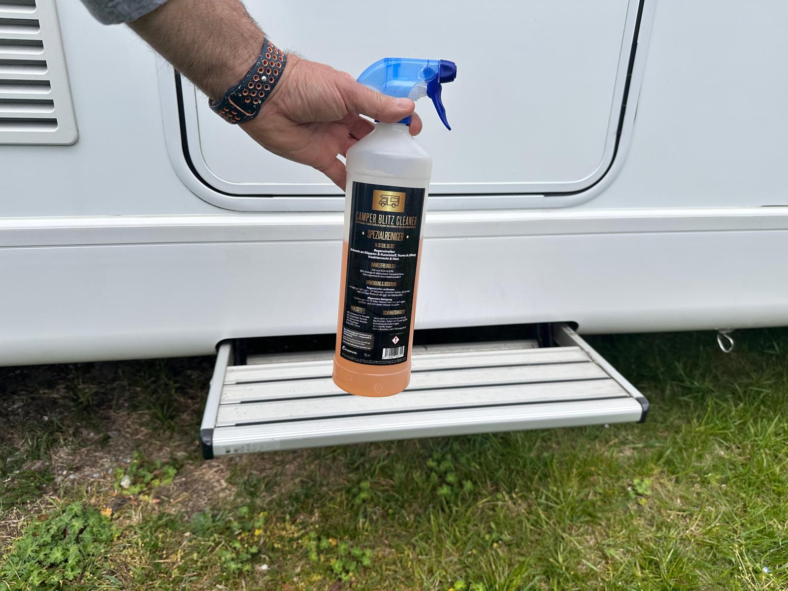 Die ultimative Lösung gegen hartnäckigen Schmutz am Wohnmobil - Camper Blitz Cleaner